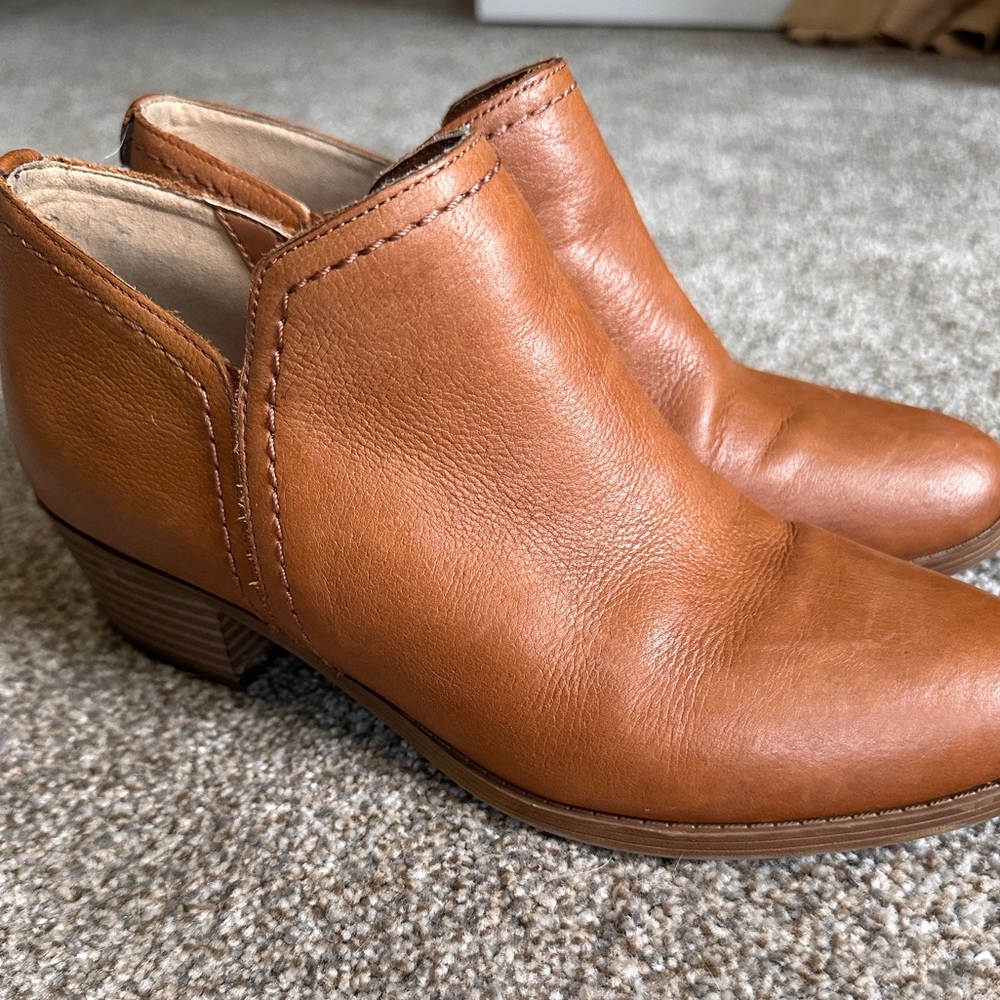Naturalizer Bootie Size 8